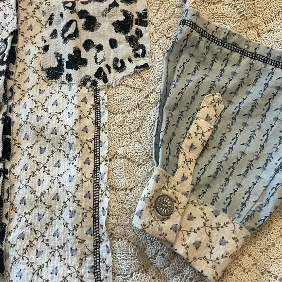 POL Patchwork Lace Leopard Floral Button up Jacket Shacket Cream and Black Small - Picture 5 of 9